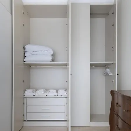 Apartment Casa Lazzarini Luxury Di Fronte Al Teatro Rossini