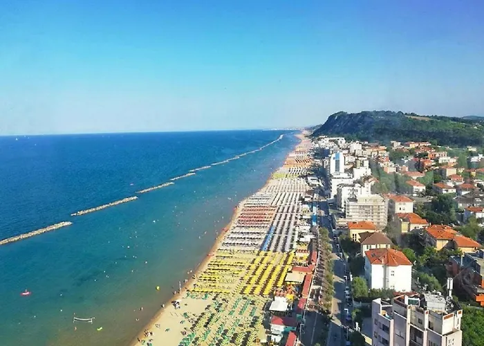 Apartment Casa Lazzarini Luxury Di Fronte Al Teatro Rossini