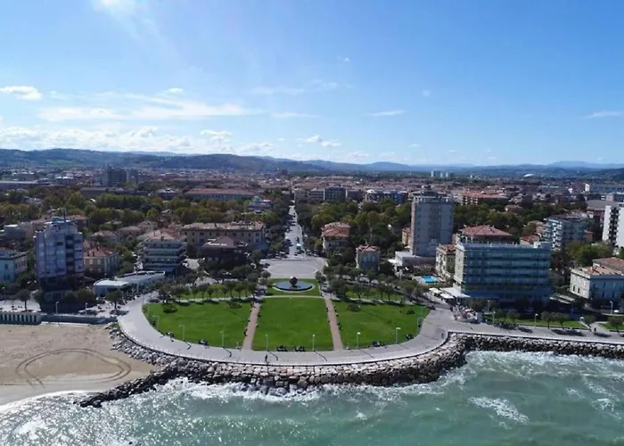 Apartment Casa Lazzarini Luxury Di Fronte Al Teatro Rossini *