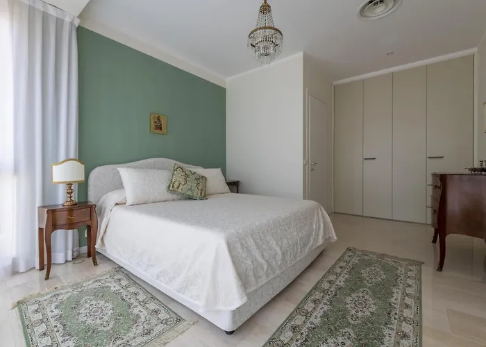 Casa Lazzarini Luxury Di Fronte Al Teatro Rossini Apartment *