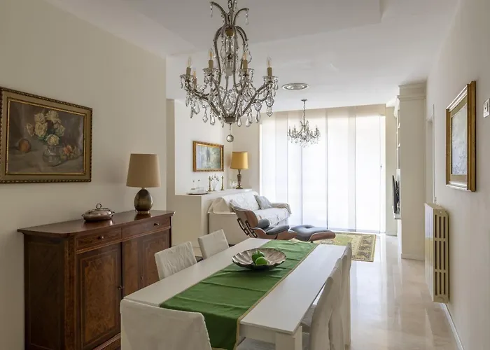 Casa Lazzarini Luxury Di Fronte Al Teatro Rossini *