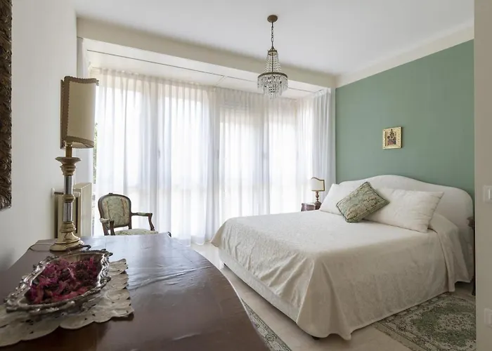 Casa Lazzarini Luxury Di Fronte Al Teatro Rossini