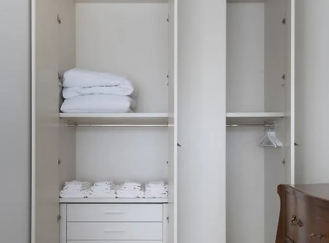 Apartment Casa Lazzarini Luxury Di Fronte Al Teatro Rossini