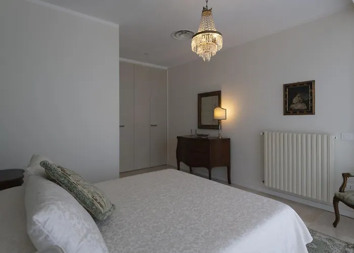 Casa Lazzarini Luxury Di Fronte Al Teatro Rossini *