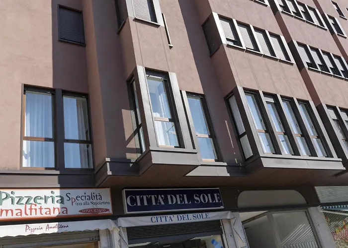 Apartment Casa Lazzarini Luxury Di Fronte Al Teatro Rossini *